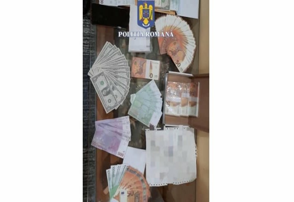Sute de bancnote euro false au fost încărcate în bancomate din Prahova, Dâmboviţa, Argeș, Constanţa şi Bucureşti