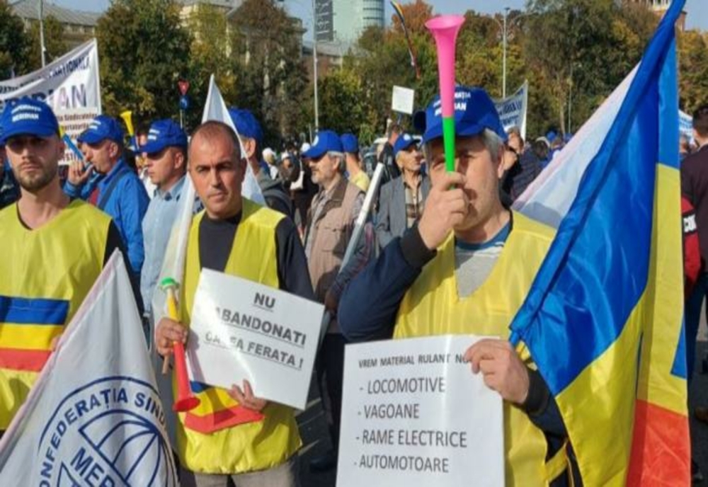 Protest uriaș la ușa lui Grindeanu – Ceferiștii cer salarii mai mari cu 25% și bani pentru infrastructură