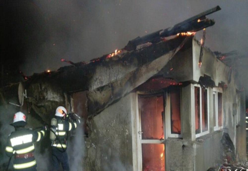 Incendiu devastator la o locuinţă din Dâmboviţa