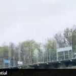 VIDEO Caz șocant la Suceava – Un cartier rezidențial este în pericol de prăbușire – Care e motivul