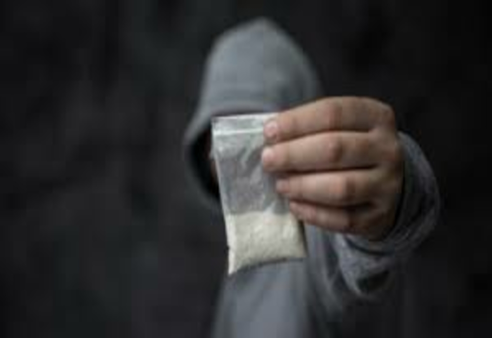 Dealeri de droguri, trădați de comportamentul suspect