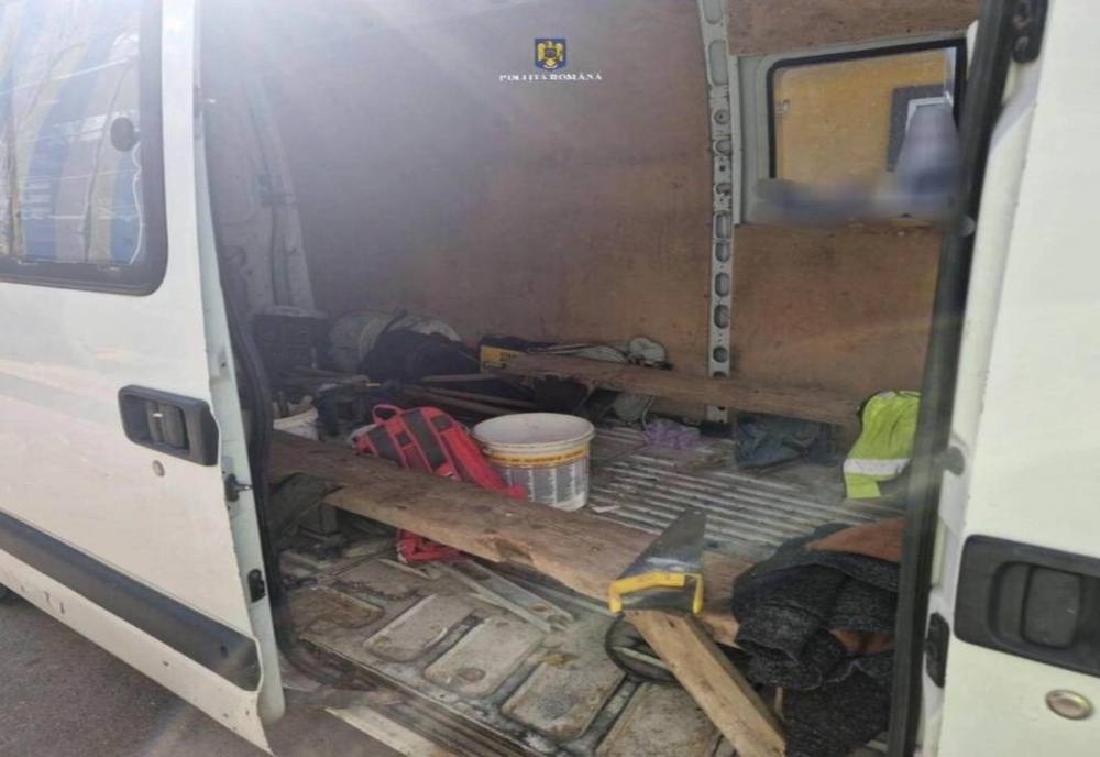 Dâmbovița: Şofer din Bolintin Vale, cercetat penal după ce a transportat în mod ilegal mai mulţi muncitori