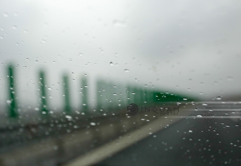 Ploaie torențială pe Autostrada Soarelui. Pericol de acvaplanare