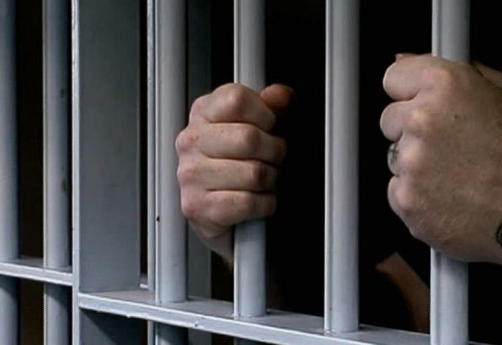 Doi sălăjeni, condamnați la închisoare cu executare, duși după gratii de polițiști