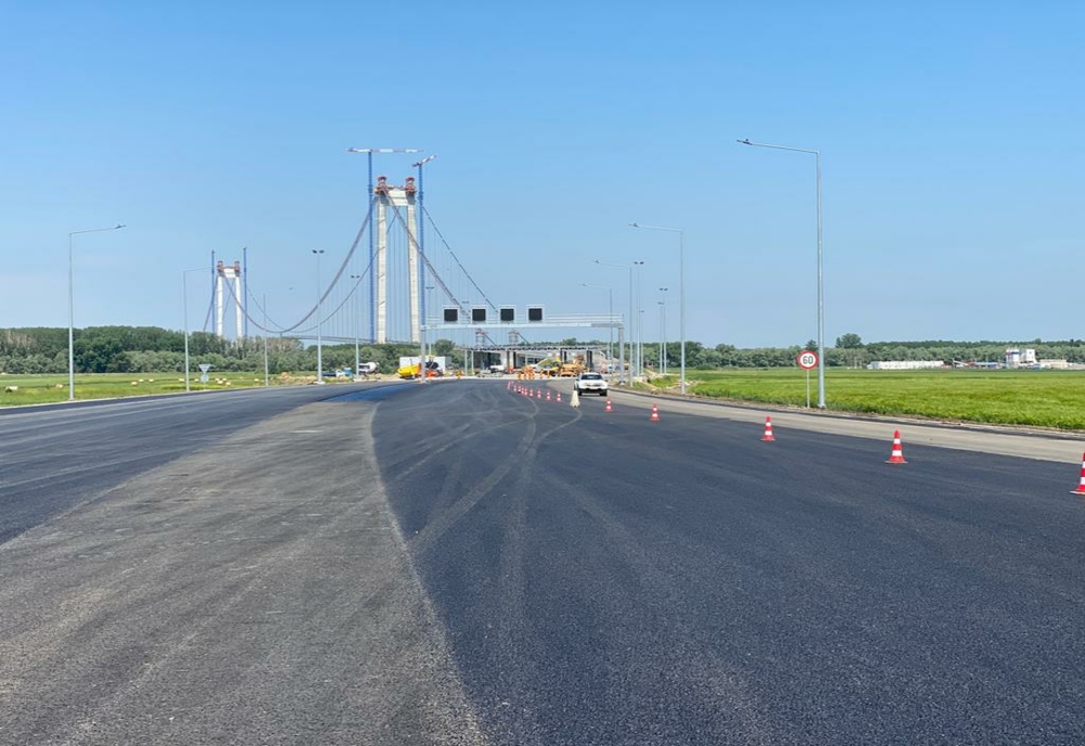 FOTO: Sunt șanse ca la finele lunii iunie să se poată circula pe pe pod, de pe viaductul de la Brăila, cu ieșire în drumul de legătură către Măcin