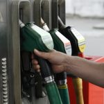 Motorina, mai ieftină decât benzina pentru prima dată în ultimii ani