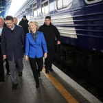 Ursula von der Leyen a ajuns la Kiev. Discuții curciale cu Zelenski despre sancţiunile împotriva Rusiei și parcursul european al Ucrainei