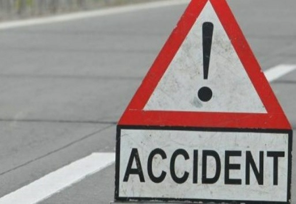 Accident grav, în Dâmbovița! Femeie transportată la spital după coliziunea dintre un TIR și un autoturism