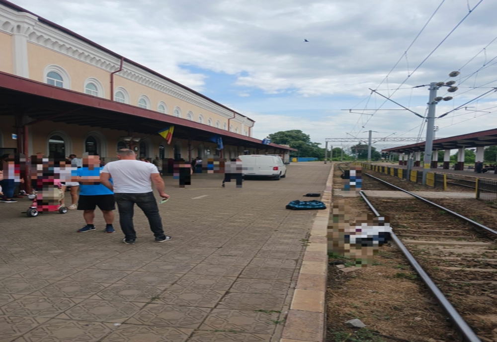 Un bărbat a murit călcat de tren în Gara din Roman! Se pare că ar fi coborât după plecarea trenului