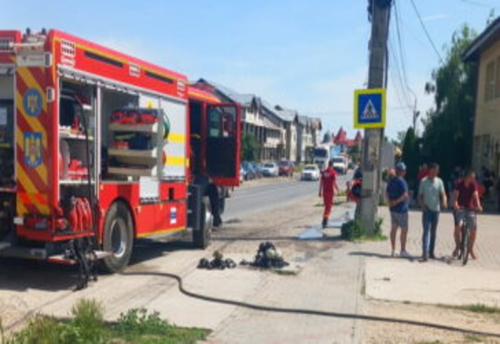 Dâmboviţa. Incendiu la magazinul Profi din localitatea Petreşti! Intervenție de urgență a pompierilor!