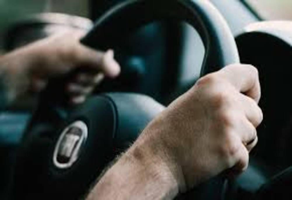 Şofer din Giurgiu, depistat de poliţişti la volan deşi avea dreptul de a conduce suspendat