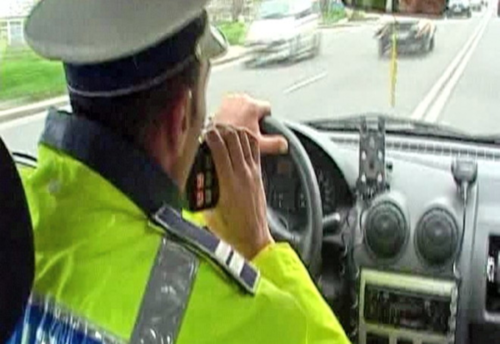 Urmărire și focuri de armă în județul Timiș, după ce un șofer fără permis a condus o mașină neînmatriculată, cu poliția pe urmele sale