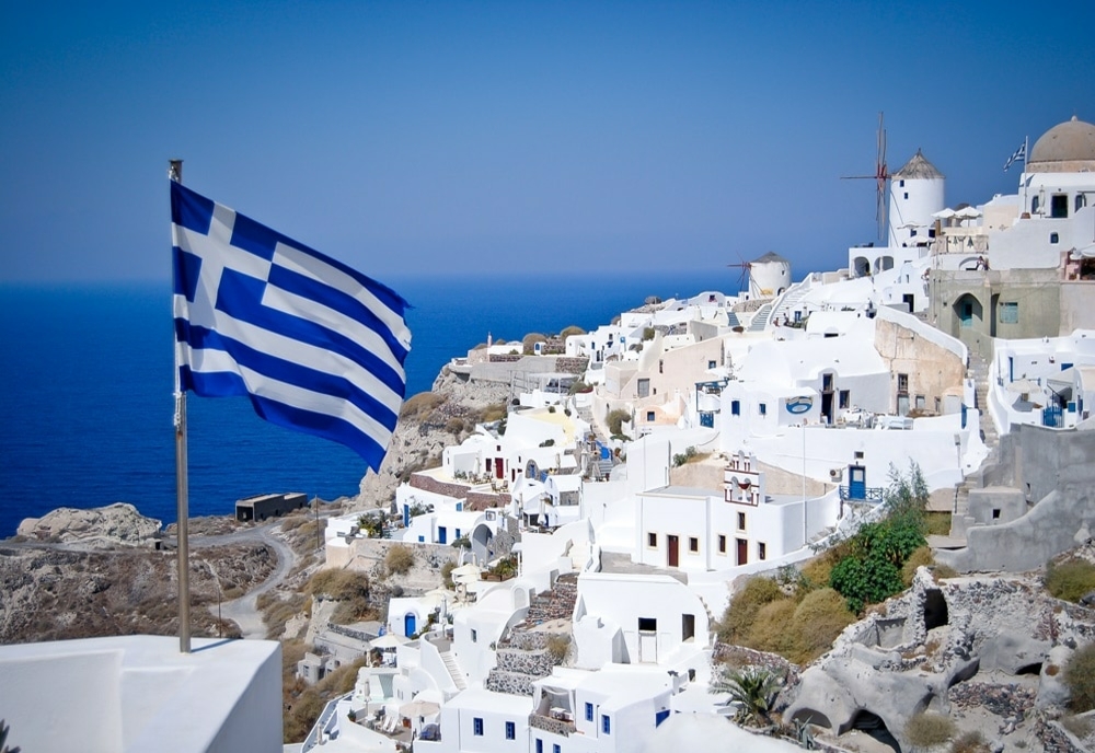 Grecia introduce „taxa de climă”. Cât plătesc din 2024 turiștii cazați la unitățile elene