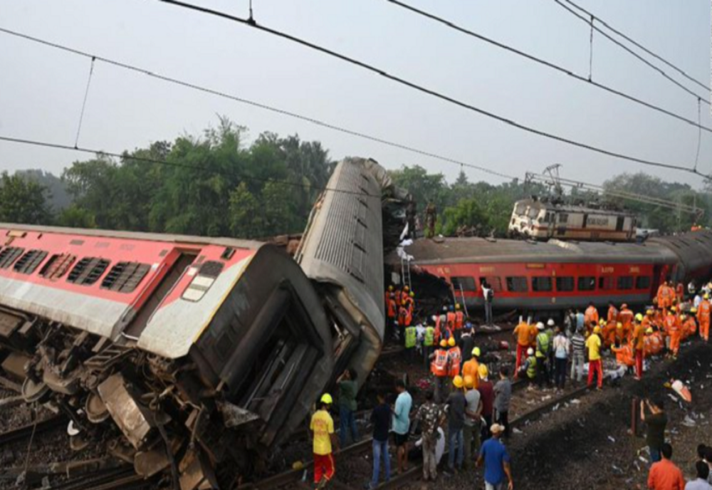 Bilanţul victimelor accidentului feroviar din India, revizuit în scădere la 275 de morţi