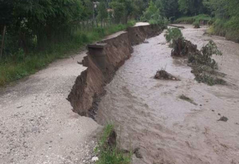 Pericol de inundații în următoarele zile: Coduri portocaliu și galben pe râuri din 3 județe – Prognoza INHGA și HARTA zonelor afectate