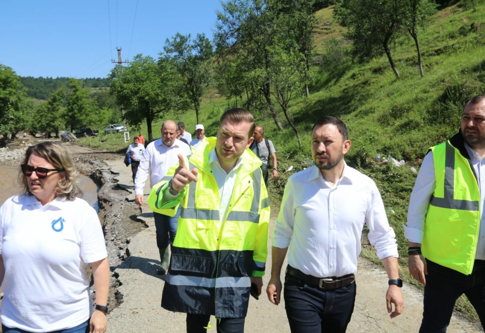 Ministrul Mircea Fechet a fost prezent în localitățile puternic afectate de fenomenele meteorologice extreme