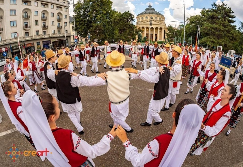 Paradă a costumelor populare, româneşti şi internaţionale cu 400 de artişti, sâmbătă, pe străzile Capitalei