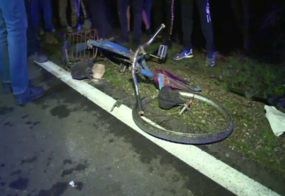 Biciclist lovit mortal de o mașină pe un drum județean din Dâmboviţa