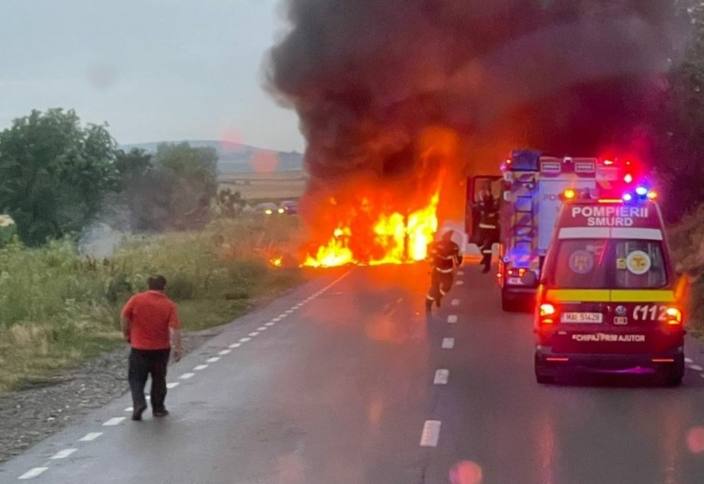 Neamţ: Incendiu la un autobuz în care se aflau 30 de pasageri