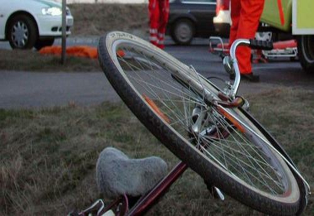 Accident rutier pe DN72, în Prahova. Un biciclist a ajuns la spital