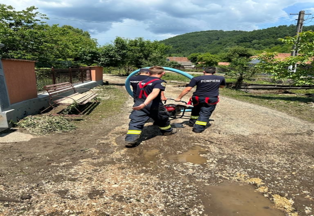 Pompierii au verificat localitățile din județul Arad afectate de vijelii și viituri