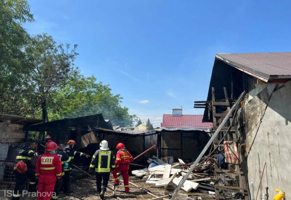Prahova. Incendiu la o locuinţă din Săhăteni. O femeie a suferit un atac de panică