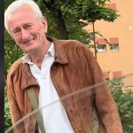 VIDEO EMOȚIONANT Un brașovean a început să plângă după ce şi-a vândut Dacia pe care a avut-o timp de 34 de ani