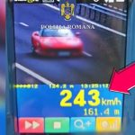 Şofer prins circulând cu 243 km/h pe A3, în judeţul Braşov. El avea în maşină trei copii