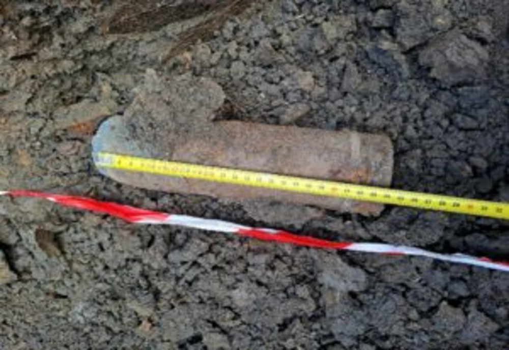 Proiectil neexplodat descoperit într-un cimitir din Chiriacu