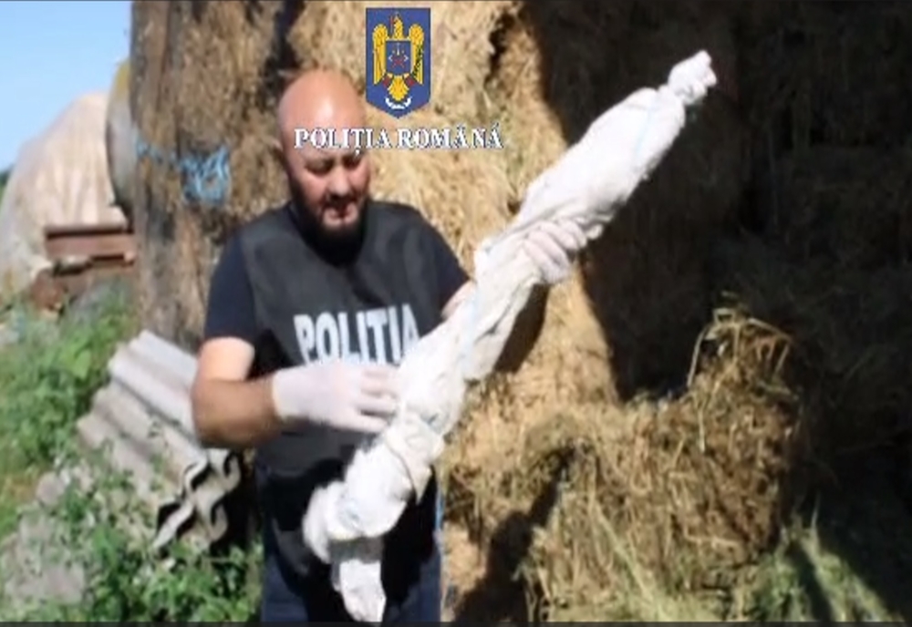 Percheziții domiciliare în Tecuci. Polițiștii au găsit o armă letală de vânătoare calibrul 12 mm
