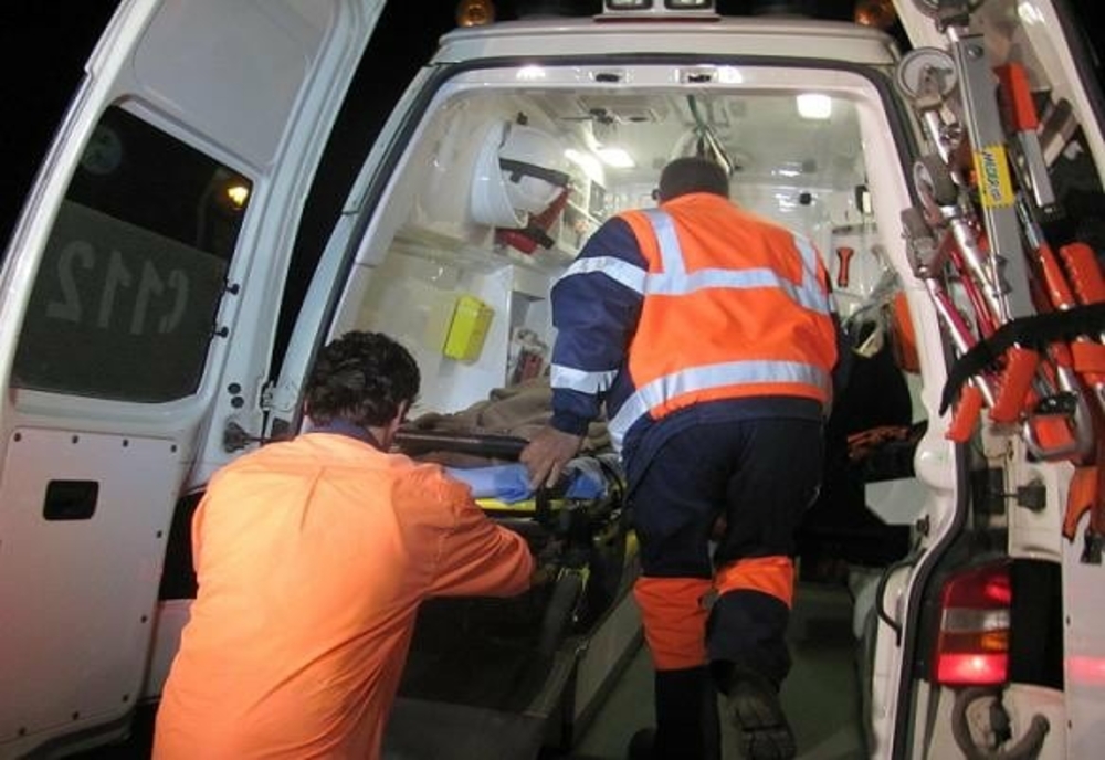 Accident înfiorător, în județul Iași: 4 victime, după ce șoferul a fost înțepat în ureche de o insectă