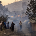 România trimite încă 40 de pompieri în Grecia pentru a ajuta la stingerea incendiilor