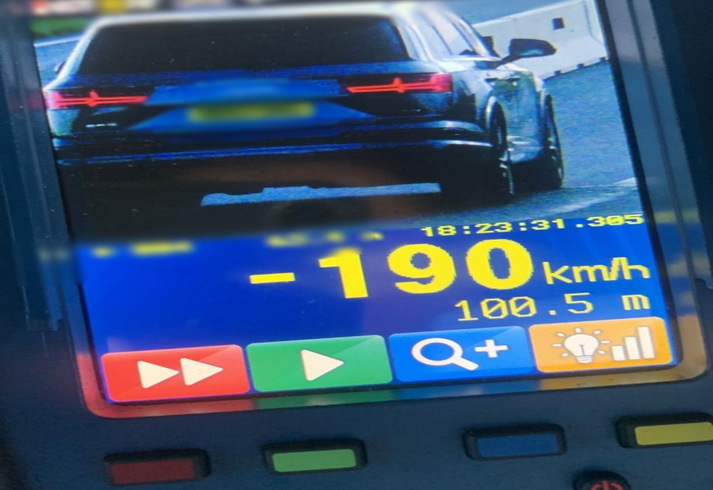 Video: Cu 190 km/h a fost înregistrat de aparatul radar un conducător auto de 41 de ani, din județul Alba, depistat la volanul autoturismului pe DN2E85