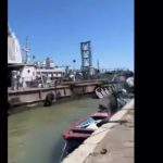 Un remorcher a făcut prăpăd la Sulina. Două pontoane și 5 ambarcațiuni au fost distruse – VIDEO