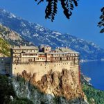 Un român ar fi fost împușcat de către un călugăr pe Muntele Athos, în Grecia – Care a fost motivul