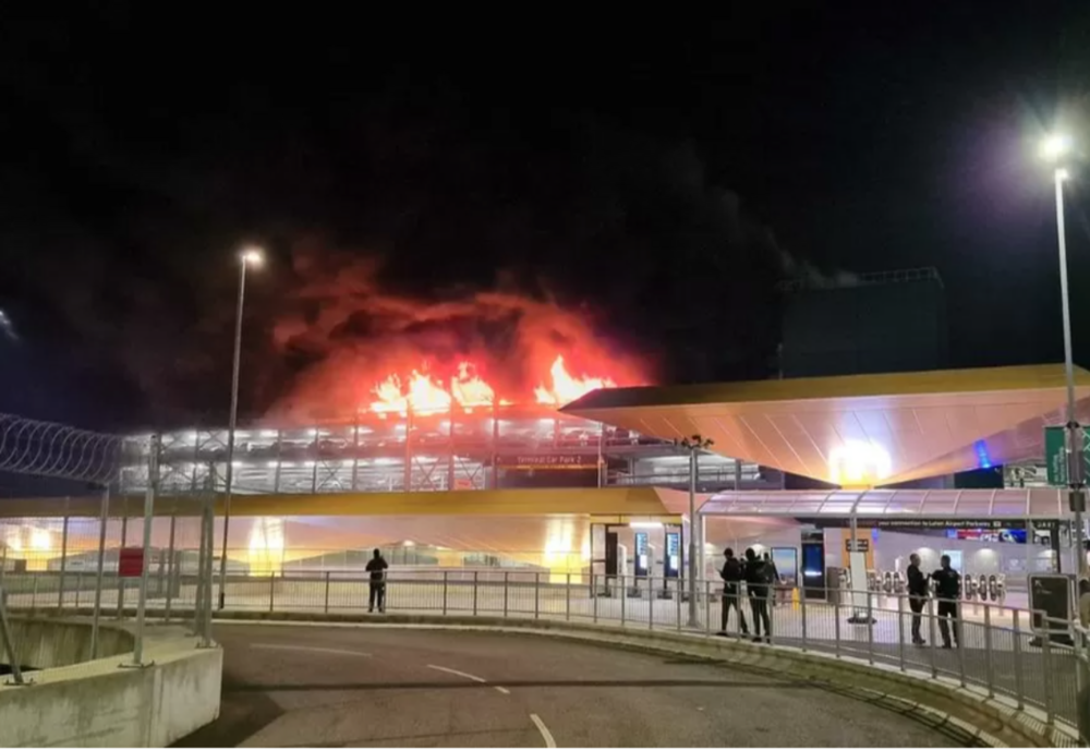 Incendiu pe Aeroportul Luton, din Marea Britanie