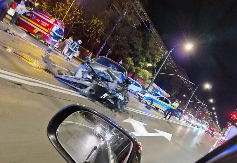 VIDEO Mașină distrusă într-un accident produs în municipiul Brașov. Trafic BLOCAT