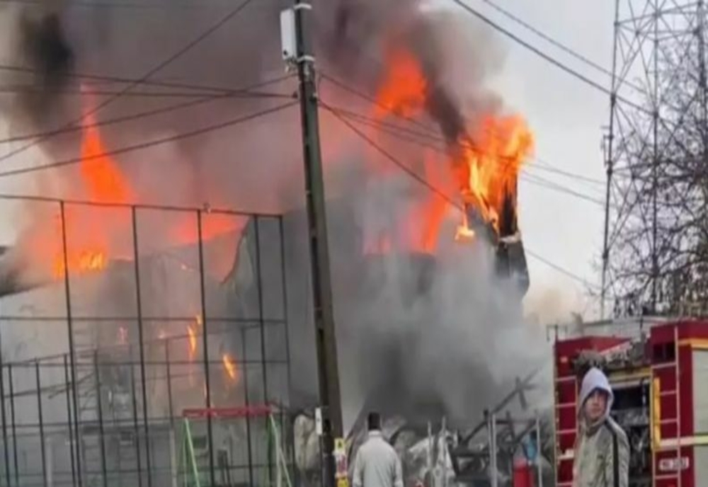 Incendiu la o hală din comuna dâmbovițeană Ciocănești – A fost emis RO-Alert – VIDEO