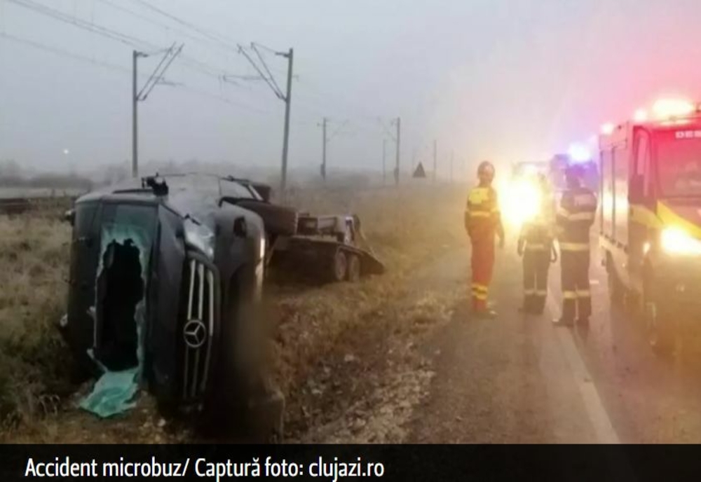 Microbuz cu 9 pasageri, implicat într-un accident în județul Cluj. O persoană a ajuns la spital cu multiple traumatisme