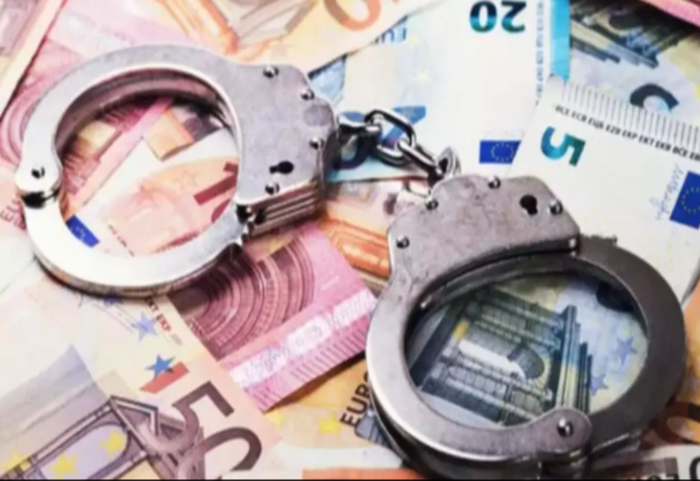 Doi polițiști din Brașov au refuzat o mită de 1.000 de euro