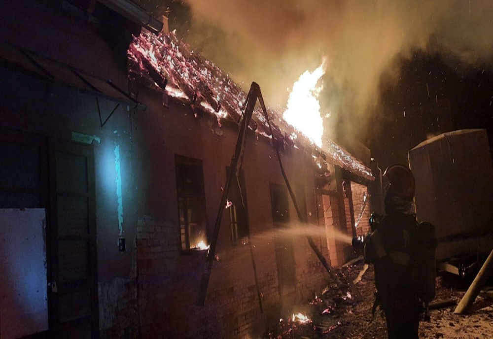 Incendiu violent, la o gospodărie din județul Sibiu