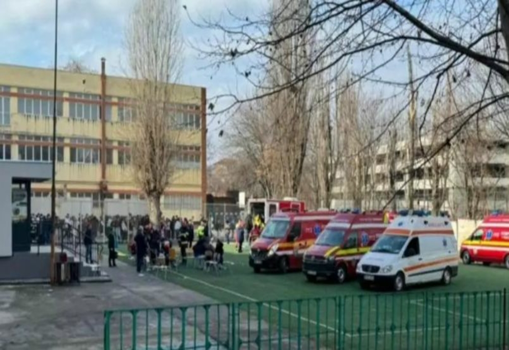 Tatăl elevului care a pulverizat spray lacrimogen într-un liceu din București a explicat motivul atacului