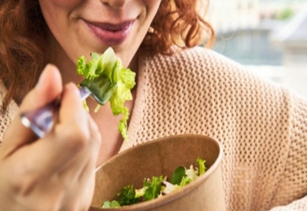Cea mai populară salată de primăvară îți pune în pericol sănătatea