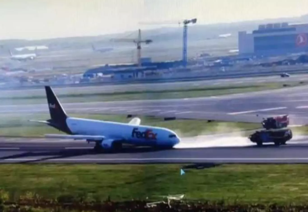 Aterizare forțată a unui Boeing 763 pe aeroportul din Istanbul – VIDEO