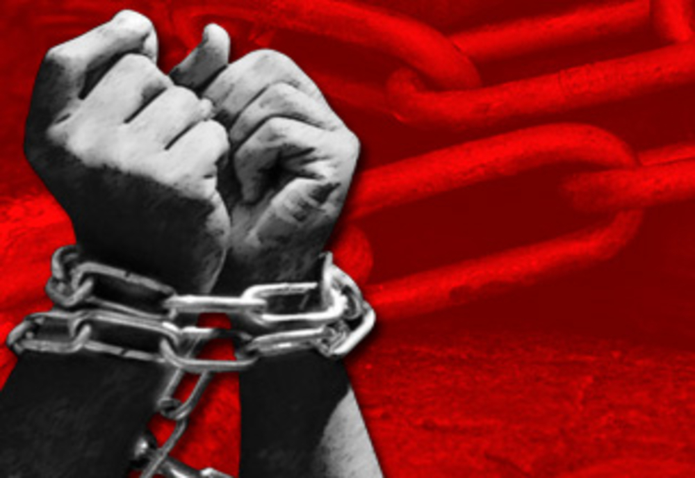 TINERII ROMÂNI, FASCINAȚI DE TOTALITARISM: 40% SUSȚIN UN STAT CENTRALIZAT