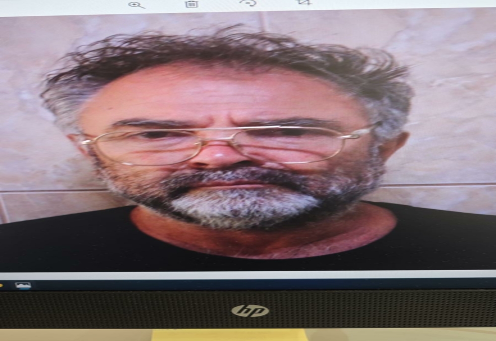 DEȚINUT DE 58 DE ANI EVADAT DINTR-O AMBULANȚĂ ANP, CĂUTAT DE POLIȚIȘTI ÎN ZONA BACĂU