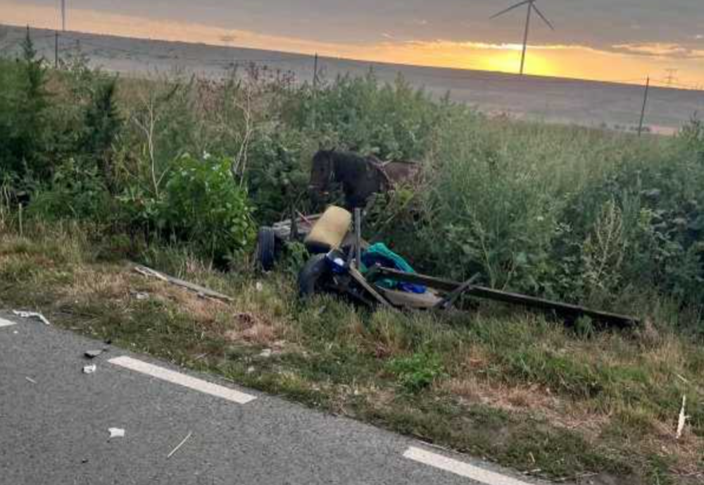 ACCIDENT MORTAL ÎN GALAȚI. COLIZIUNE ÎNTRE O AUTOSPECIALĂ DE POLIȚIE ȘI O CĂRUȚĂ