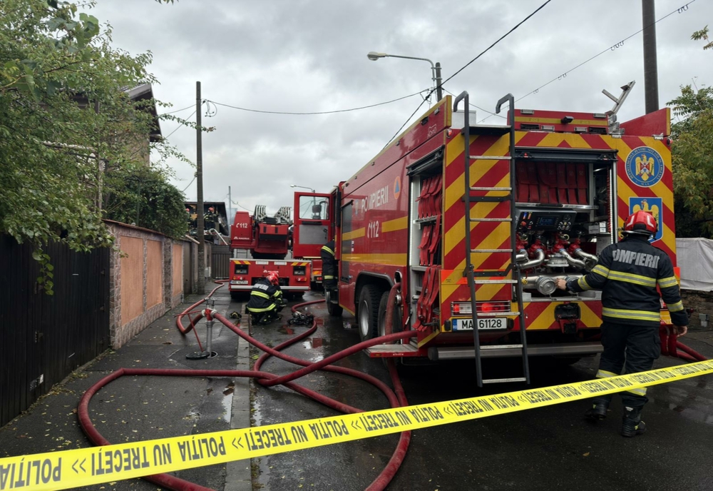 INCENDIU PUTERNIC ÎN SECTORUL 3! FLĂCĂRILE AU CUPRINS ACOPERIȘUL A PATRU LOCUINȚE