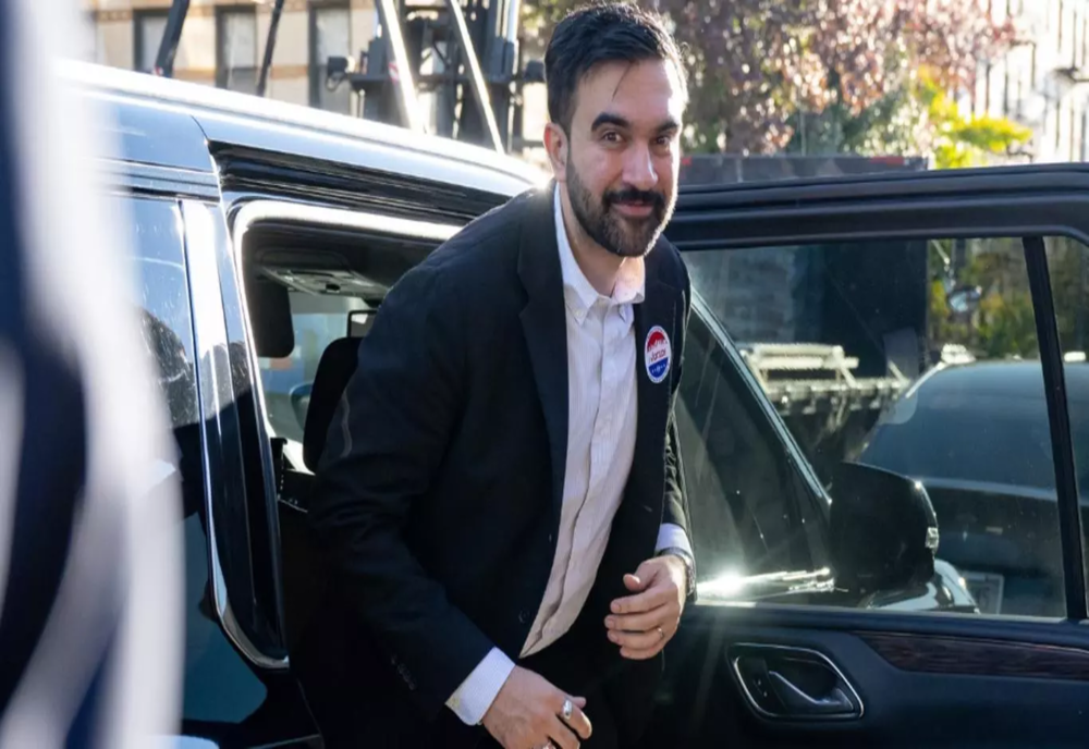 ZOHRAN MAMDANI A CÂȘTIGAT ALEGERILE PENTRU PRIMĂRIA NEW YORKULUI. DONALD TRUMP AMENINȚĂ CĂ TAIE FONDURILE FEDERALE